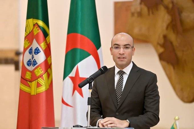 The Secretary of State in charge of the National Community Abroad oversaw the inauguration ceremony and the "first-day" postmark stamping for the joint Algerian-Portuguese stamp issue